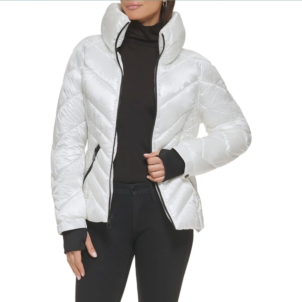 Guess Women’s Puffer Jacket. Size Large. White. Brand new.